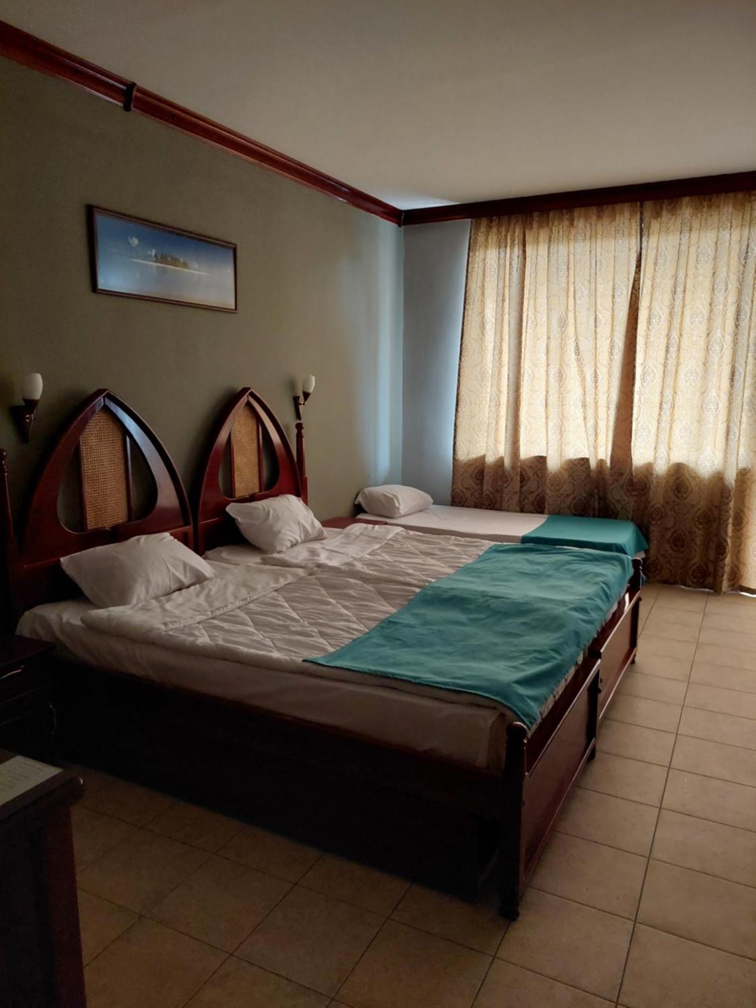 Hotel Manz 2 Поморие Экстерьер фото