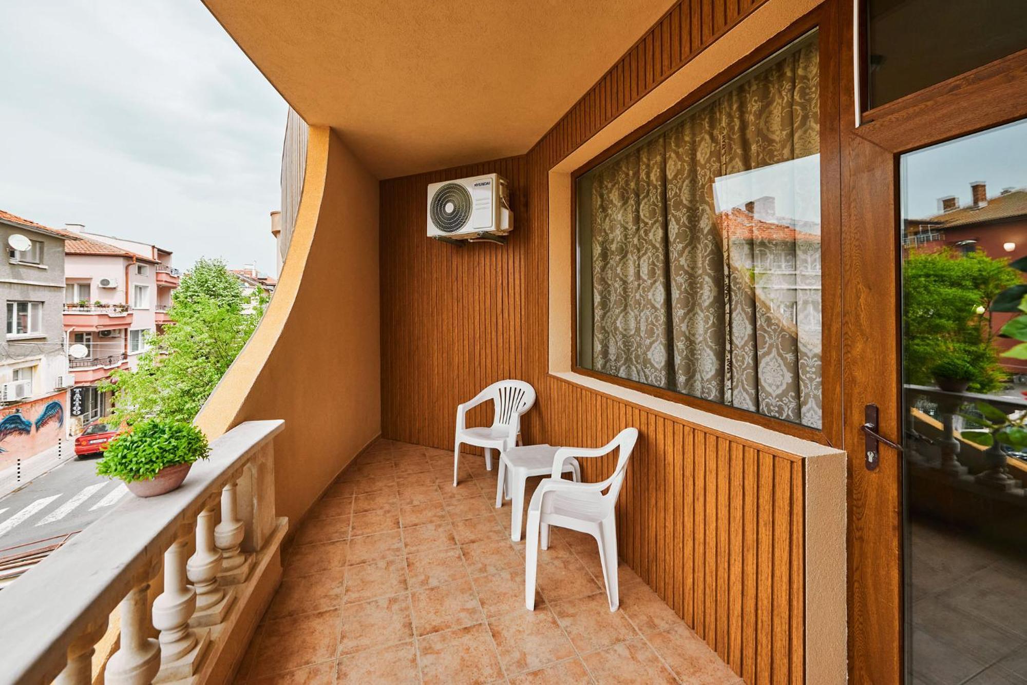 Hotel Manz 2 Поморие Экстерьер фото