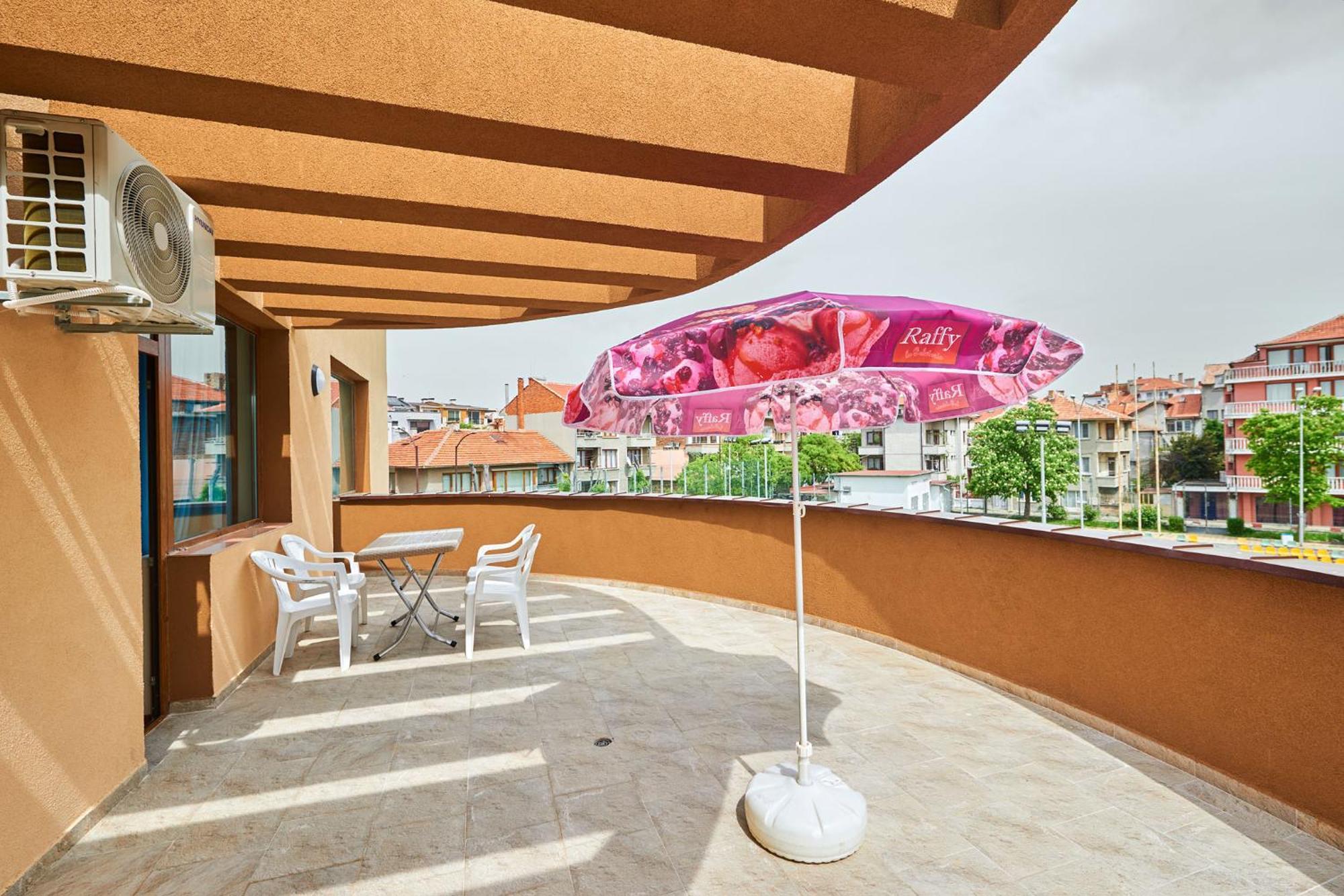 Hotel Manz 2 Поморие Экстерьер фото