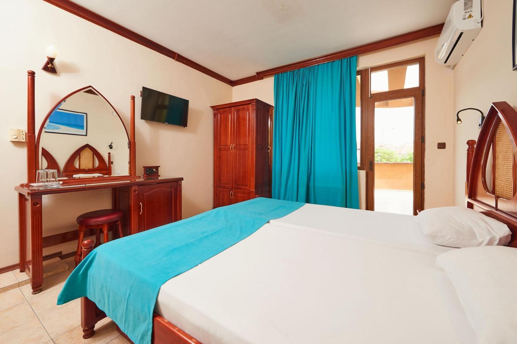 Hotel Manz 2 Поморие Экстерьер фото